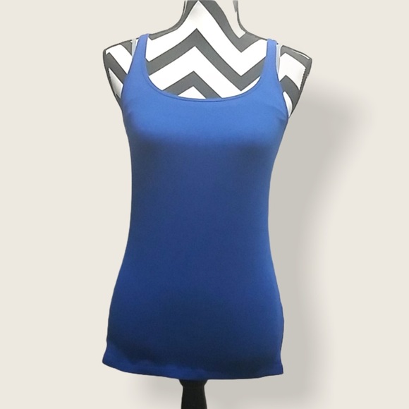 Old Navy Tops - 💥 3/$10 Old Navy fitted Tank Top Size L